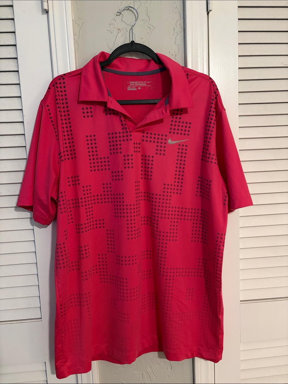 Nike Men’s Hot Pink Short Sleeve Golf Polo with Subtle Pattern